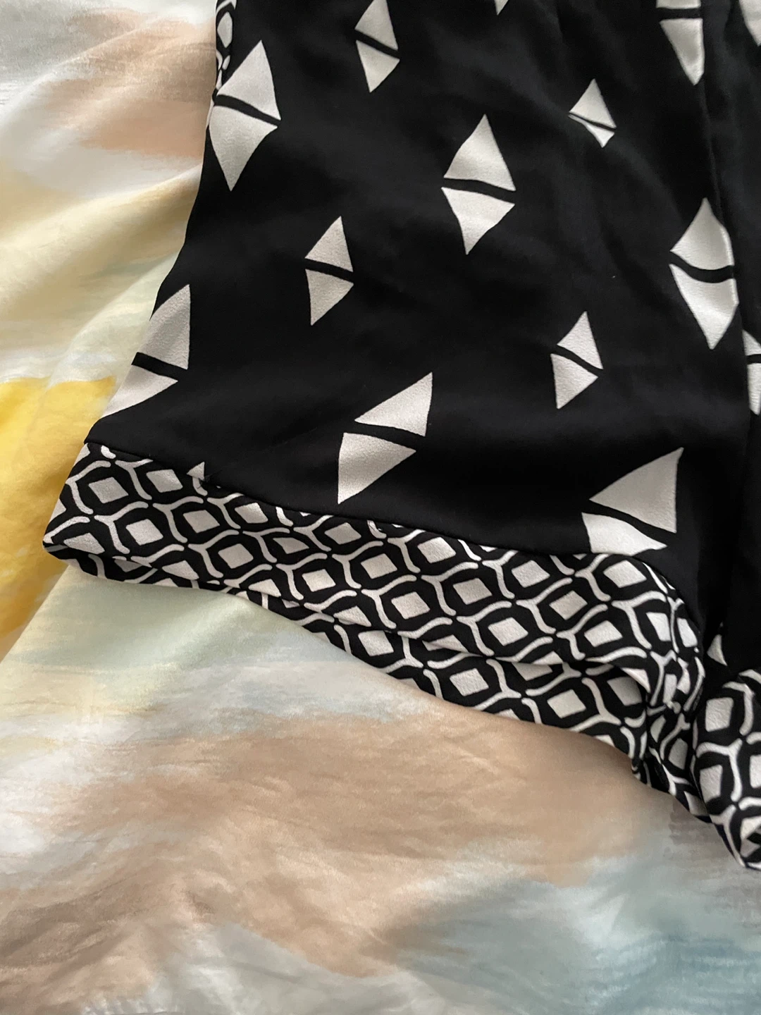 H&M Black & White Geometric Print Shorts - photo 2