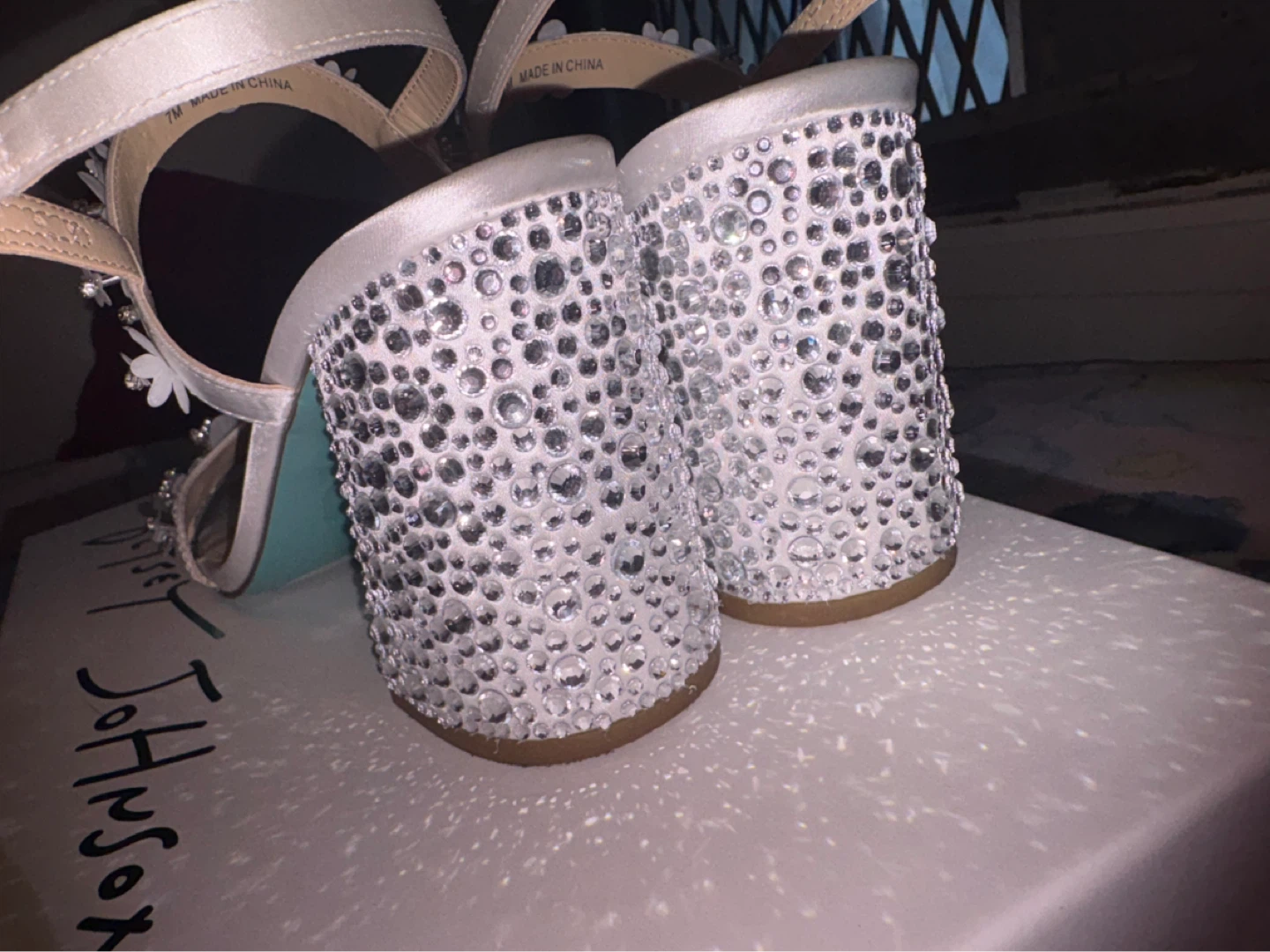 Betsey Johnson White Sparkle Heels Size 7 - photo 2