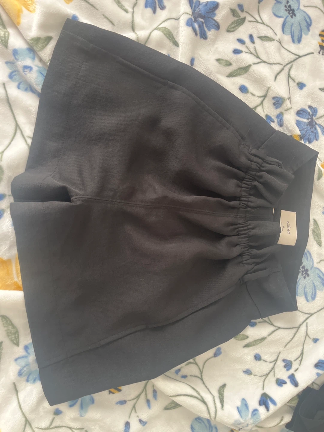 Wilfred Black Linen Blend High-Waisted Shorts