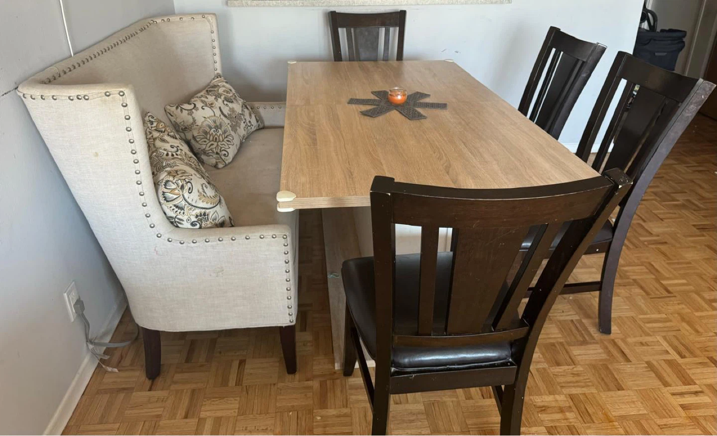 Extendable Dining Table with 4 Chairs and Bench
