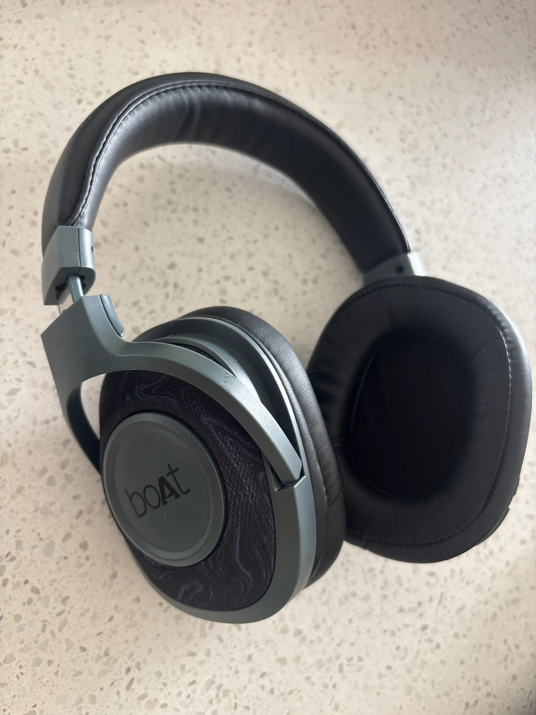 Boat Over-Ear bluetooth Headphones