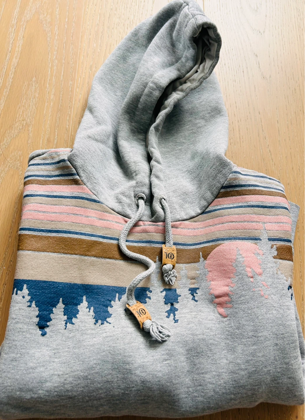 Tentree Women’s Hoodie - Size small- Grey with Graphic Print - photo 3