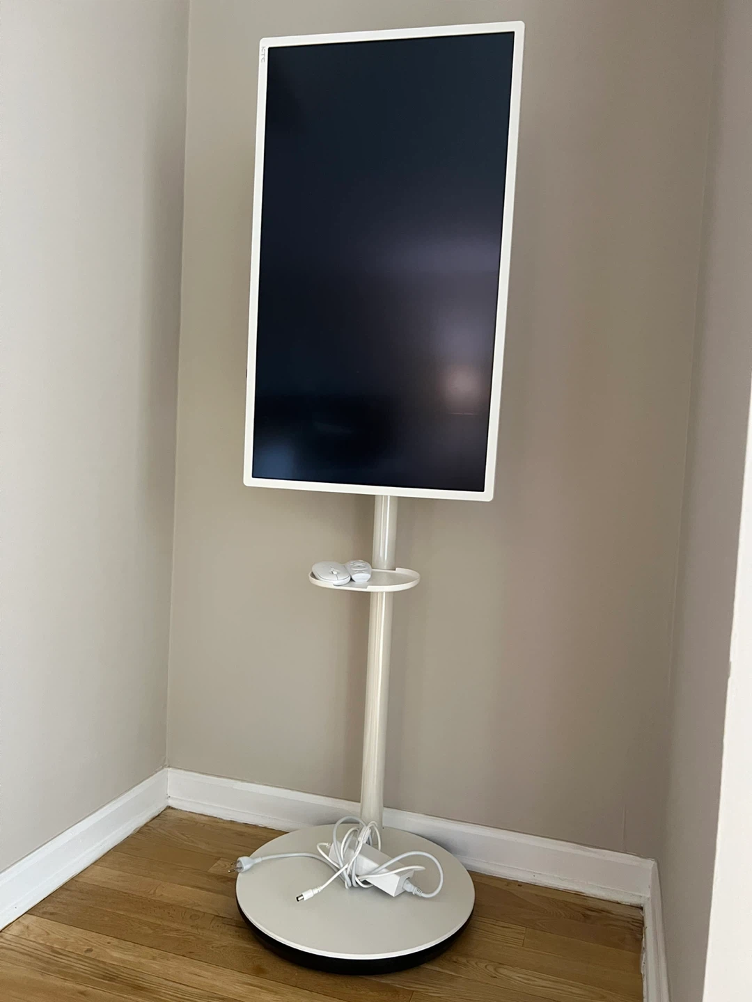 KTC MEGapad 32" 4K UHD Smart Portable Touch Monitor - photo 3
