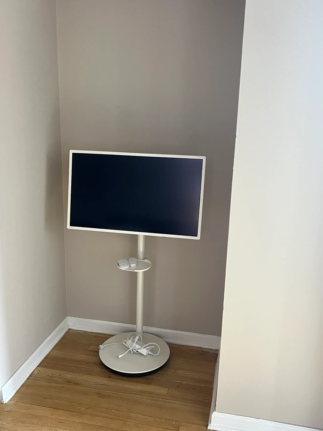 KTC MEGapad 32" 4K UHD Smart Portable Touch Monitor - photo 4