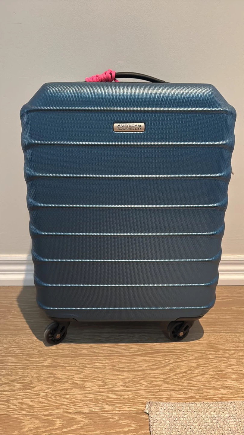 American Tourister Hardside Spinner Suitcase