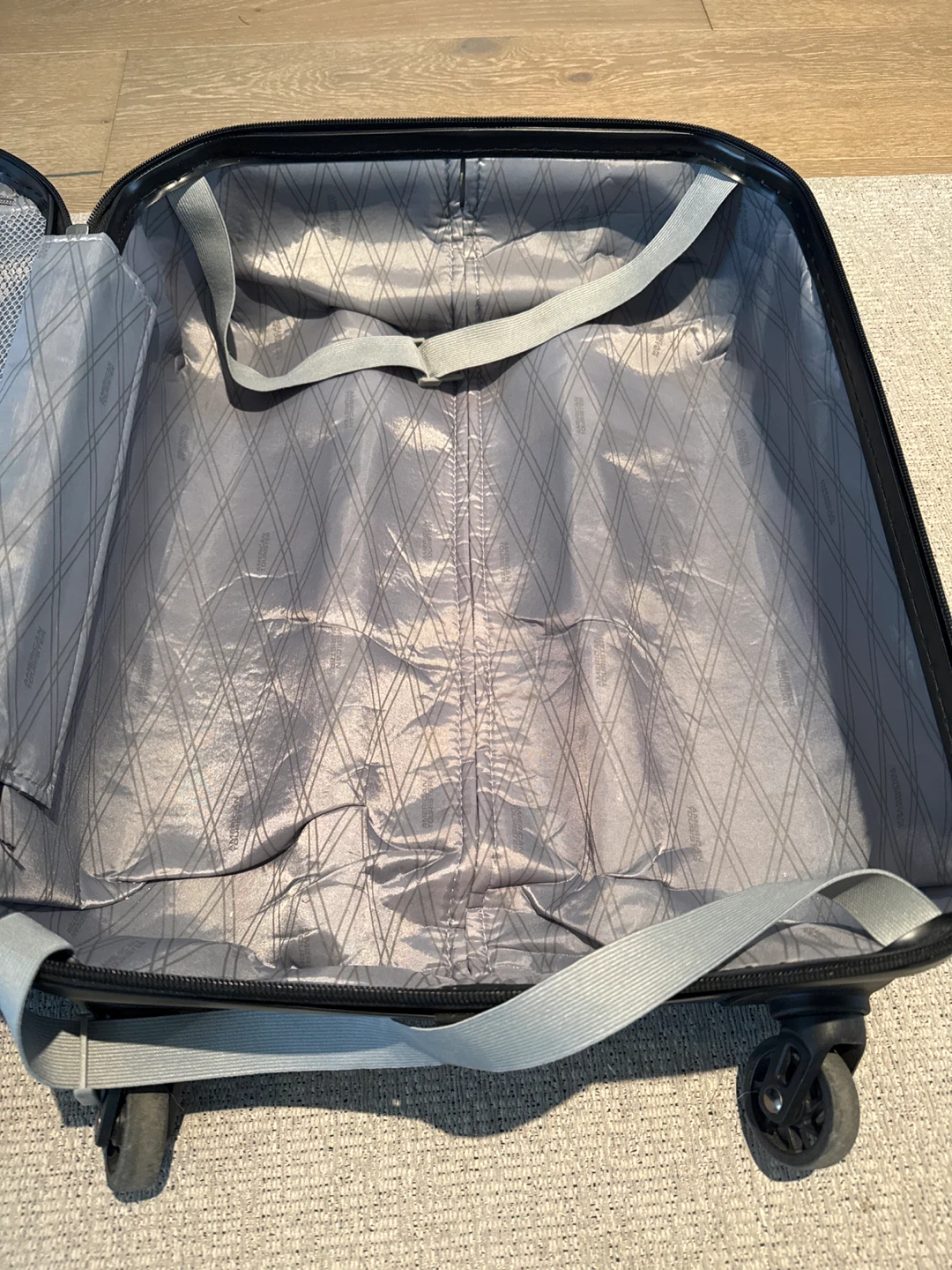 American Tourister Hardside Spinner Suitcase - photo 4