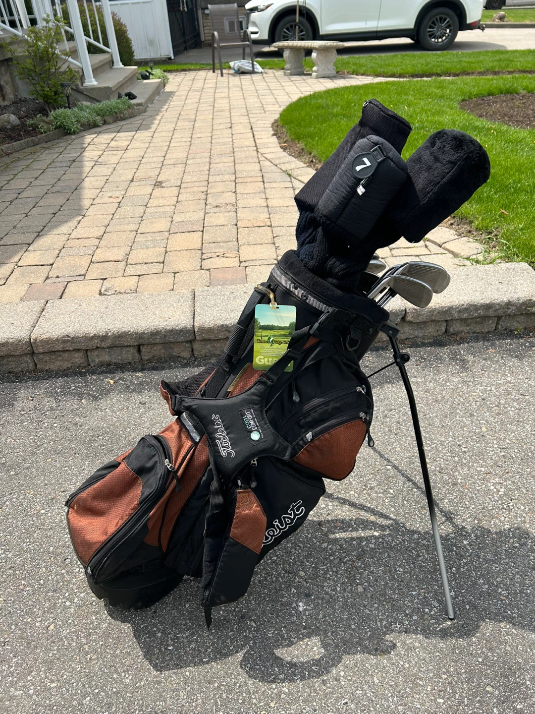 Titleist Golf Bag with Clubs