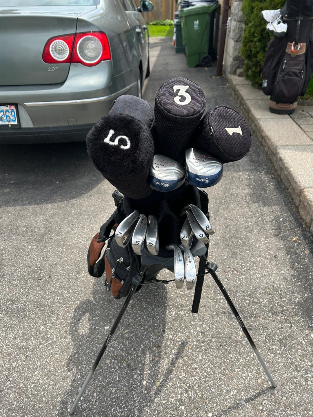 Titleist Golf Bag with Clubs - photo 3