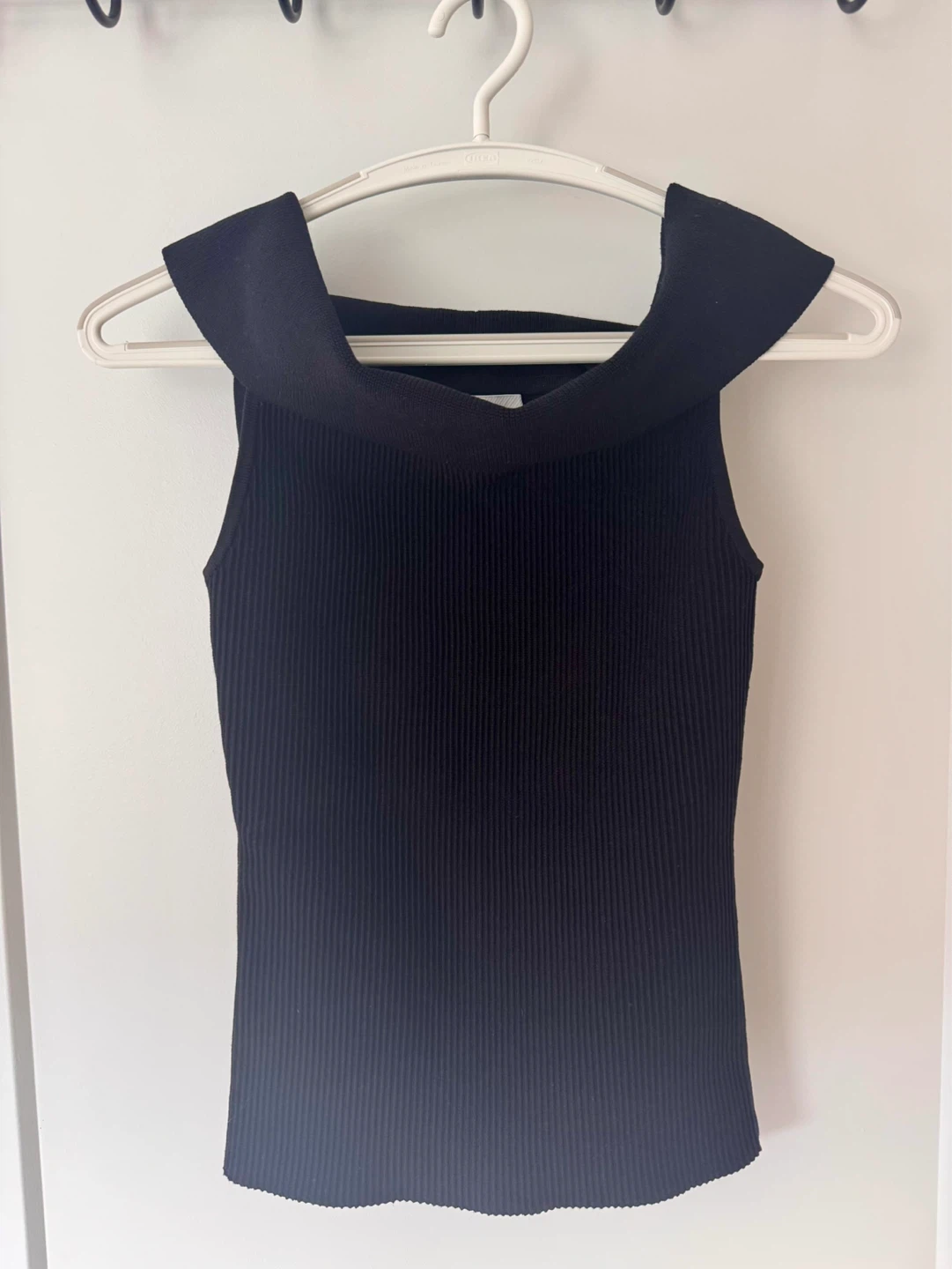 Aritzia Babaton Sculpt Knit Black Sleeveless Top Size S