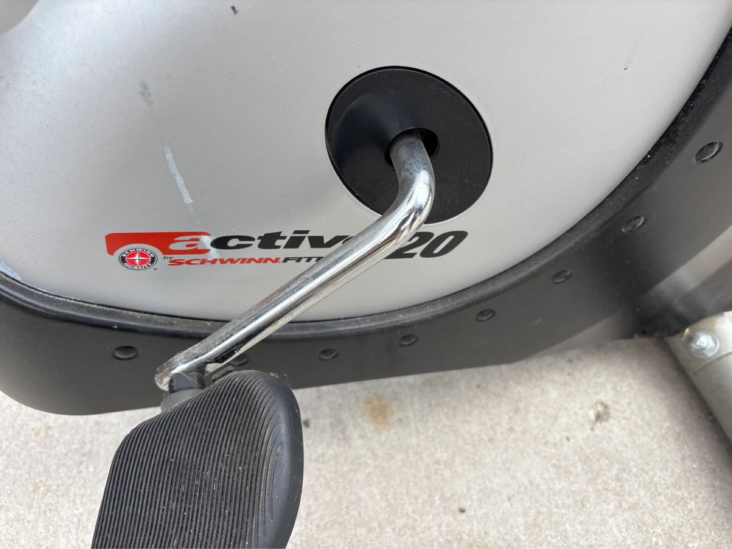 Scwinn exercise bike still works needs batteries - photo 4