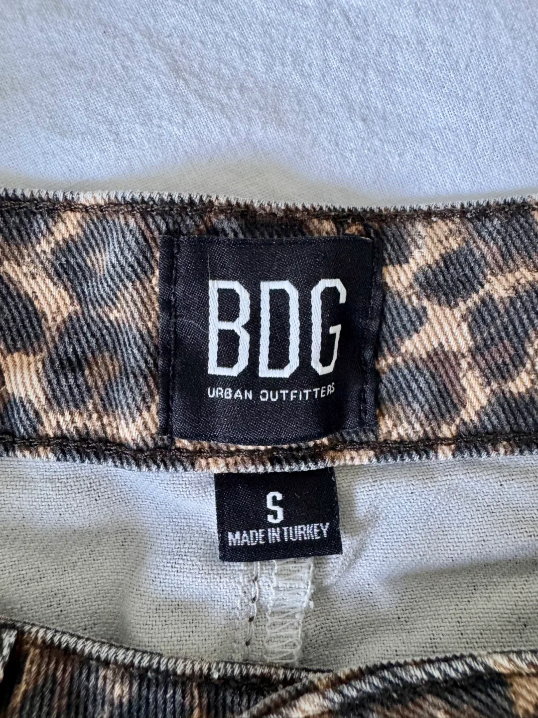 BDG Urban Outfitters Leopard Print Denim Mini Skirt Size S - photo 3