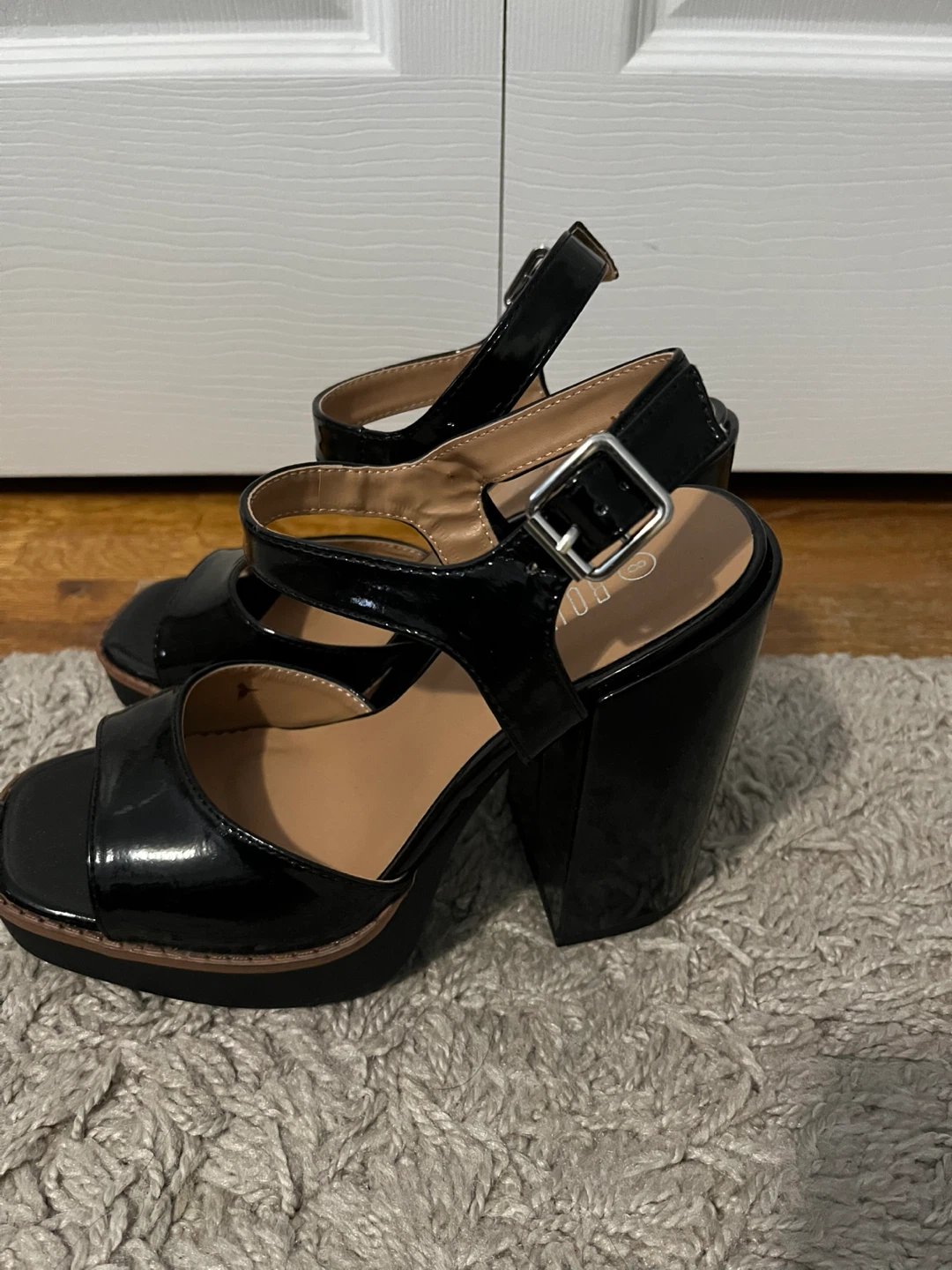 Black Patent Platform Heels Size 8 - photo 5