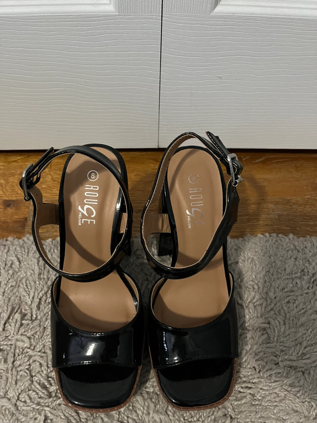 Black Patent Platform Heels Size 8 - photo 2