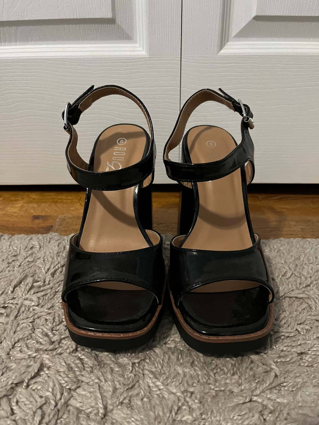 Black Patent Platform Heels Size 8 - photo 3