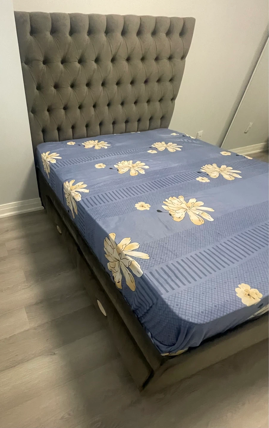 Canadian custom made Queen bed - photo 2