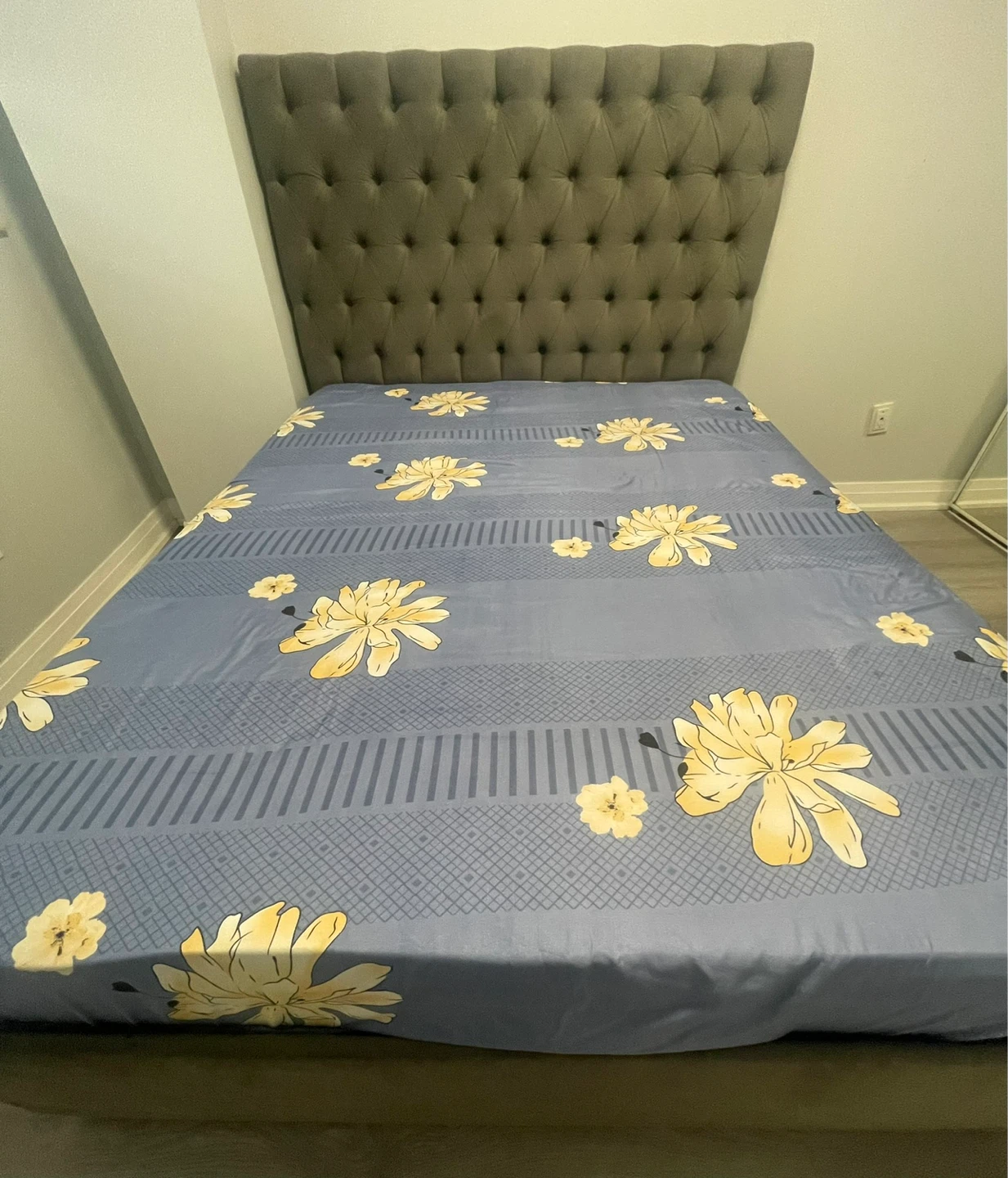 Canadian custom made Queen bed - photo 3
