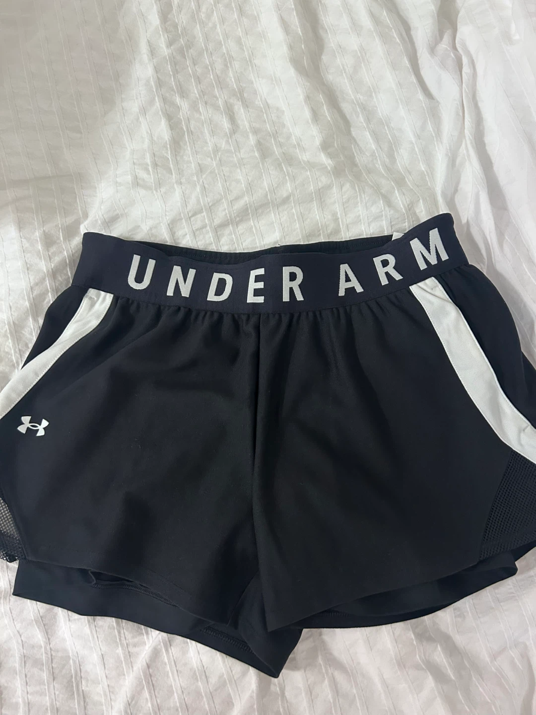 Under Armour Black HeatGear Shorts - Size M