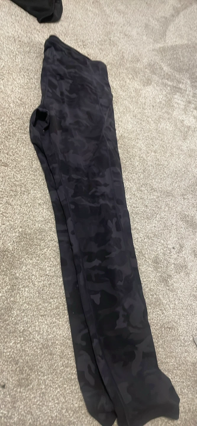 Tuff Athletics women’s High-Rise Leggings - Black Camo