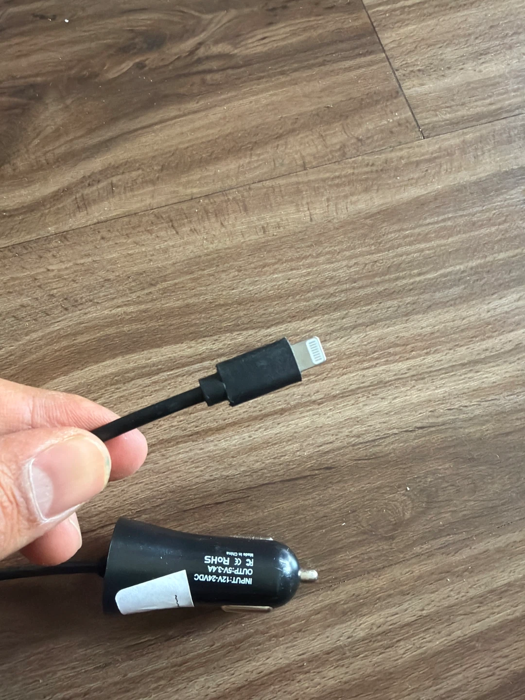 Car Charger with Lightning Cable - photo 2