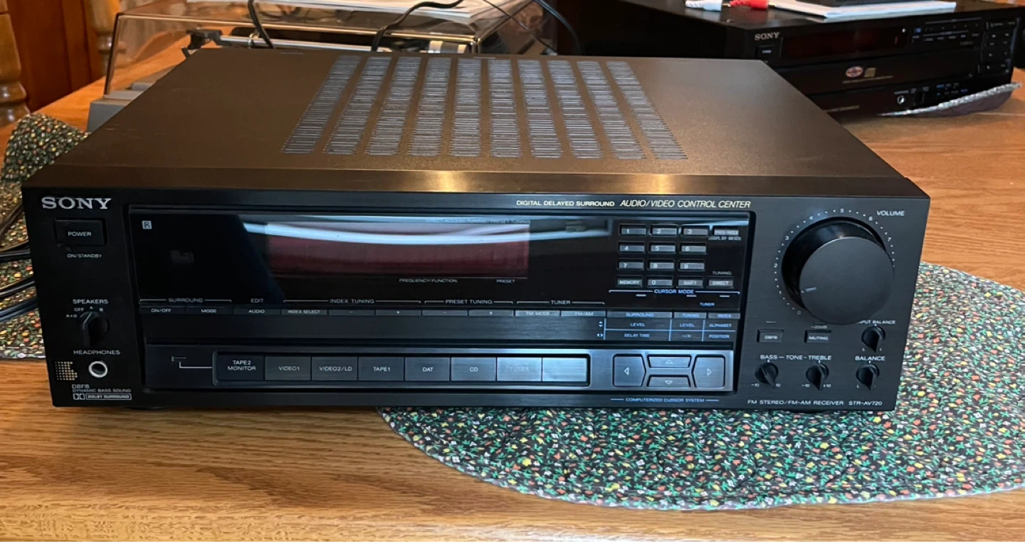 Sony STR-AV720 FM Stereo/FM-AM Receiver with Remote