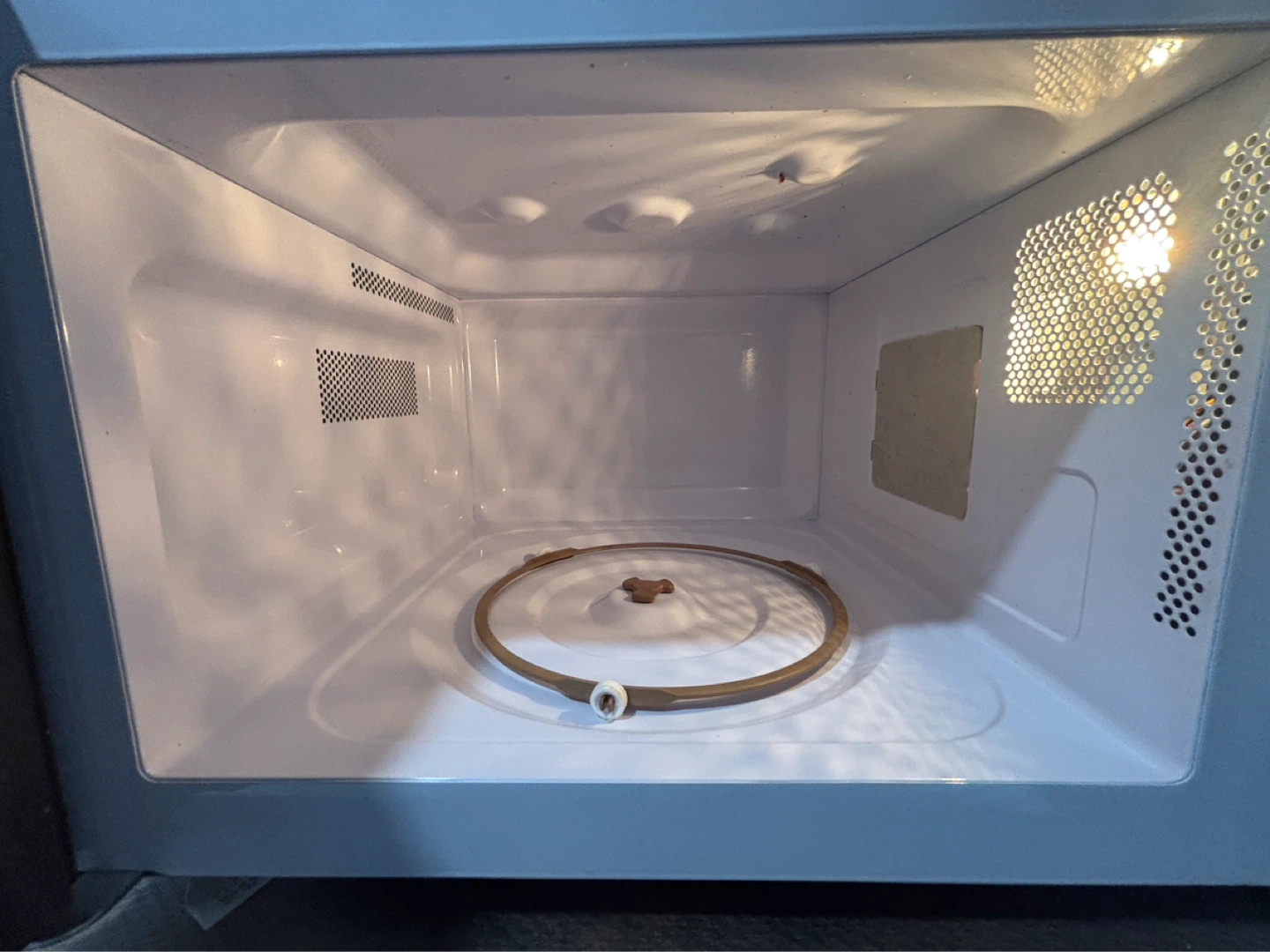 Hamilton Beach Microwave Oven - photo 3
