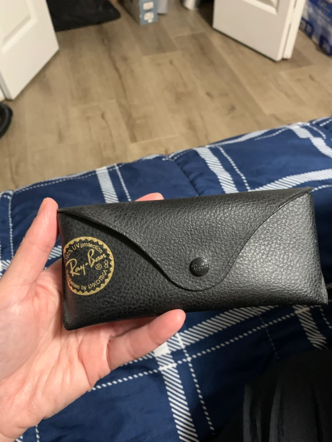 $15 ray ban case