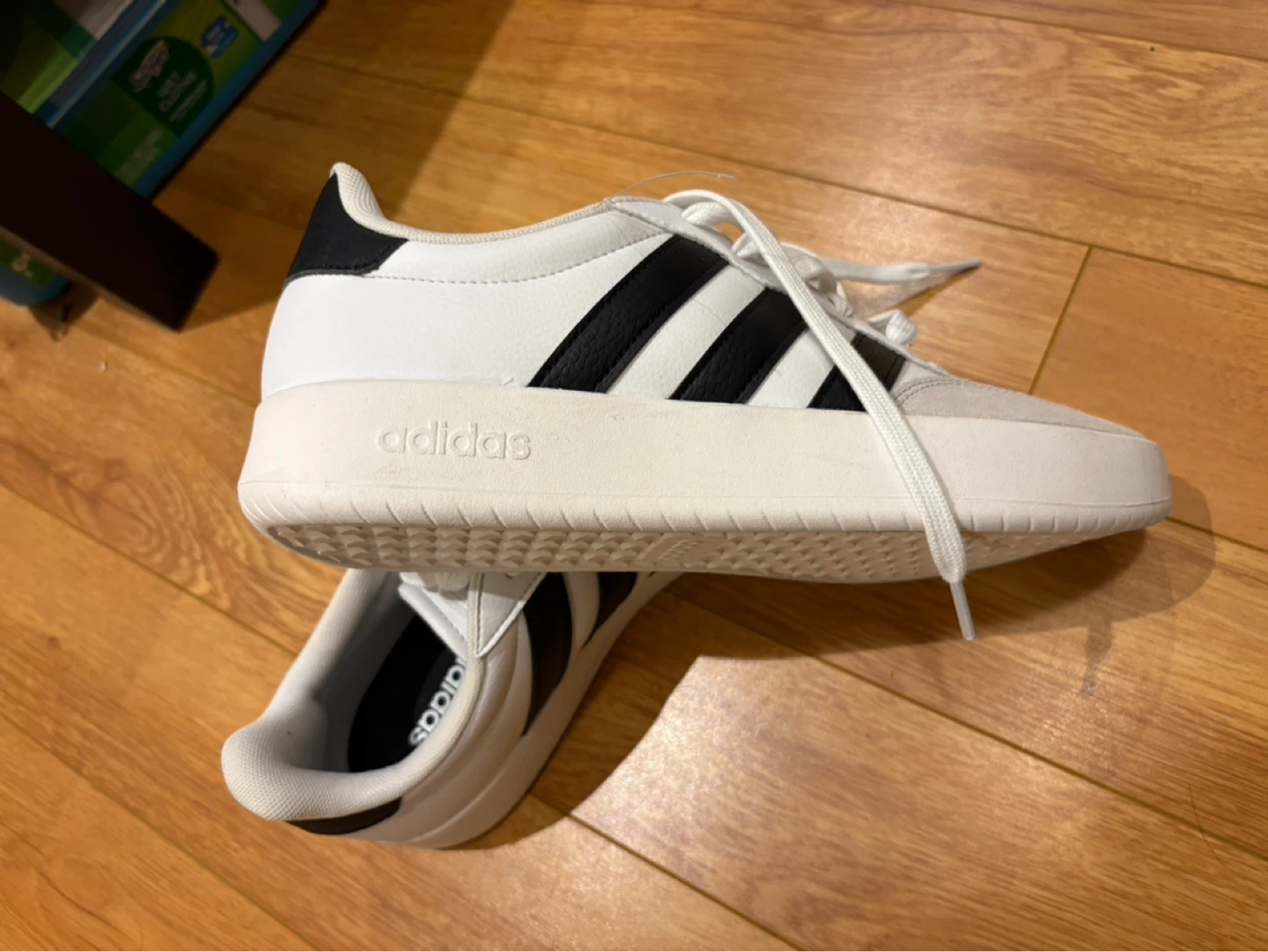 Barreda Adidas White & Black Sneakers - Size 9.5