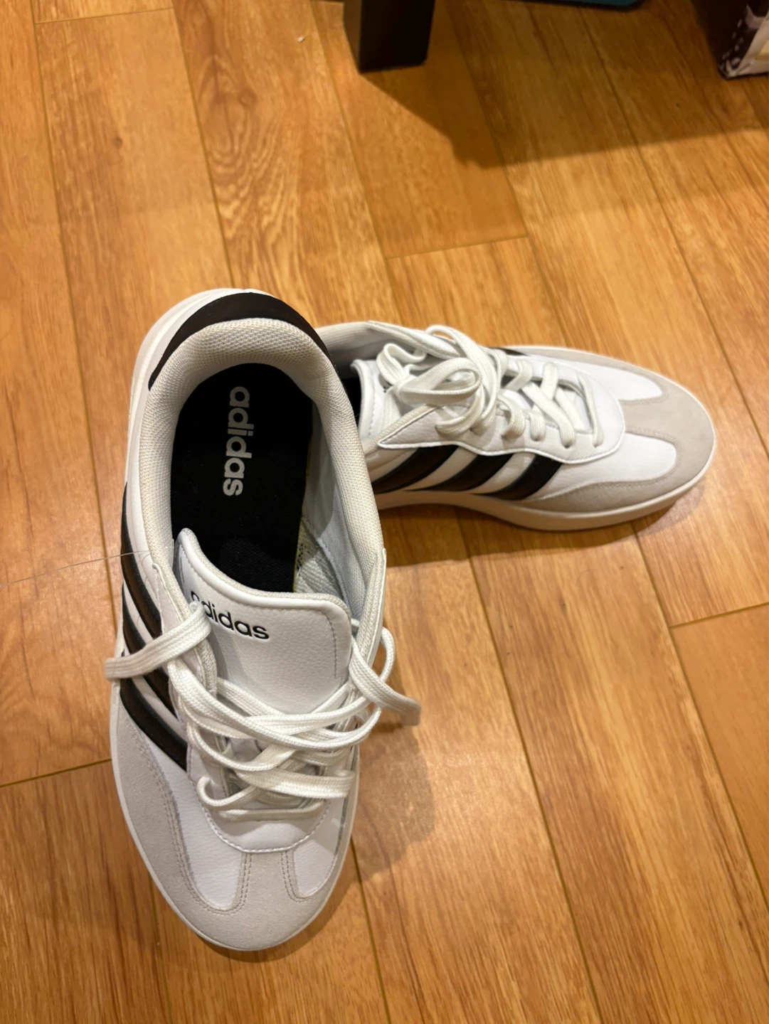 Barreda Adidas White & Black Sneakers - Size 9.5 - photo 3