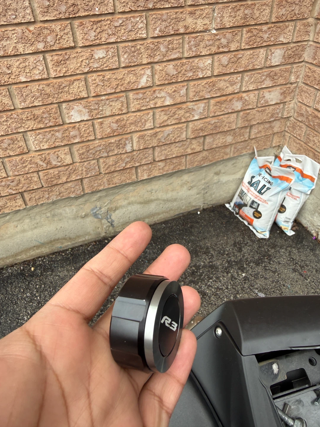 Yamaha R3 Oil Cap - photo 3