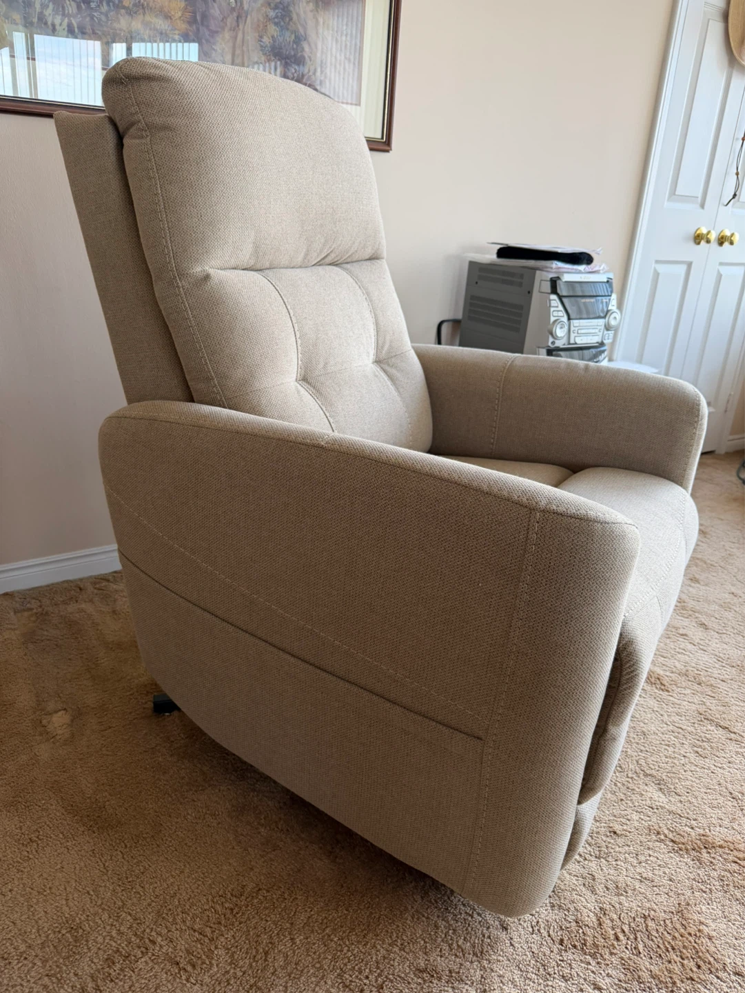 Like New! VivaLift Perfecta 2 Power Recliner (Medium) - photo 2