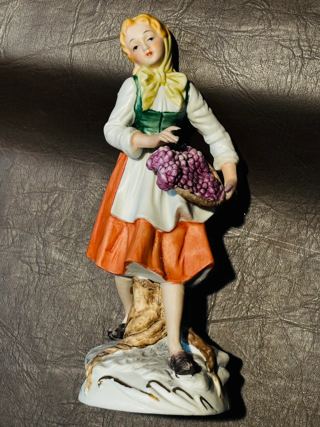 3 Vineyard Harvest Porcelain collection "Tuscany Boy and Girl" - photo 5