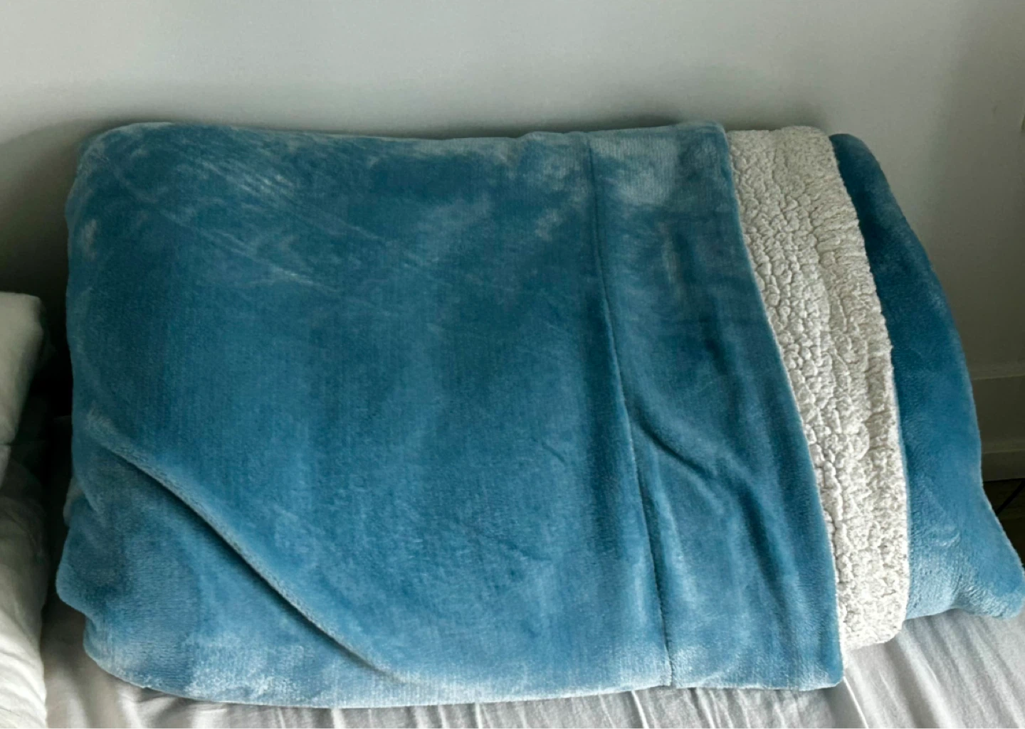 Sherpa Fleece Queen size Blanket Blue - photo 3