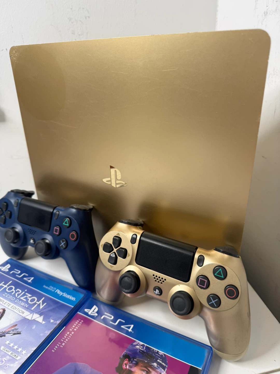 PlayStation 4 Slim Gold - photo 3