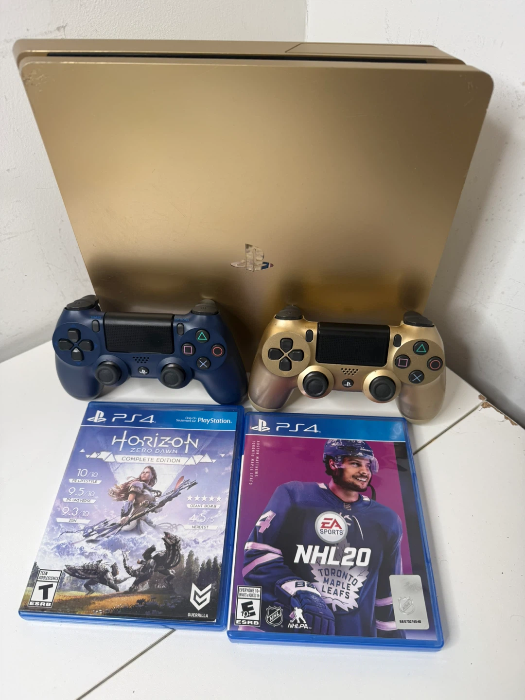 PlayStation 4 Slim Gold