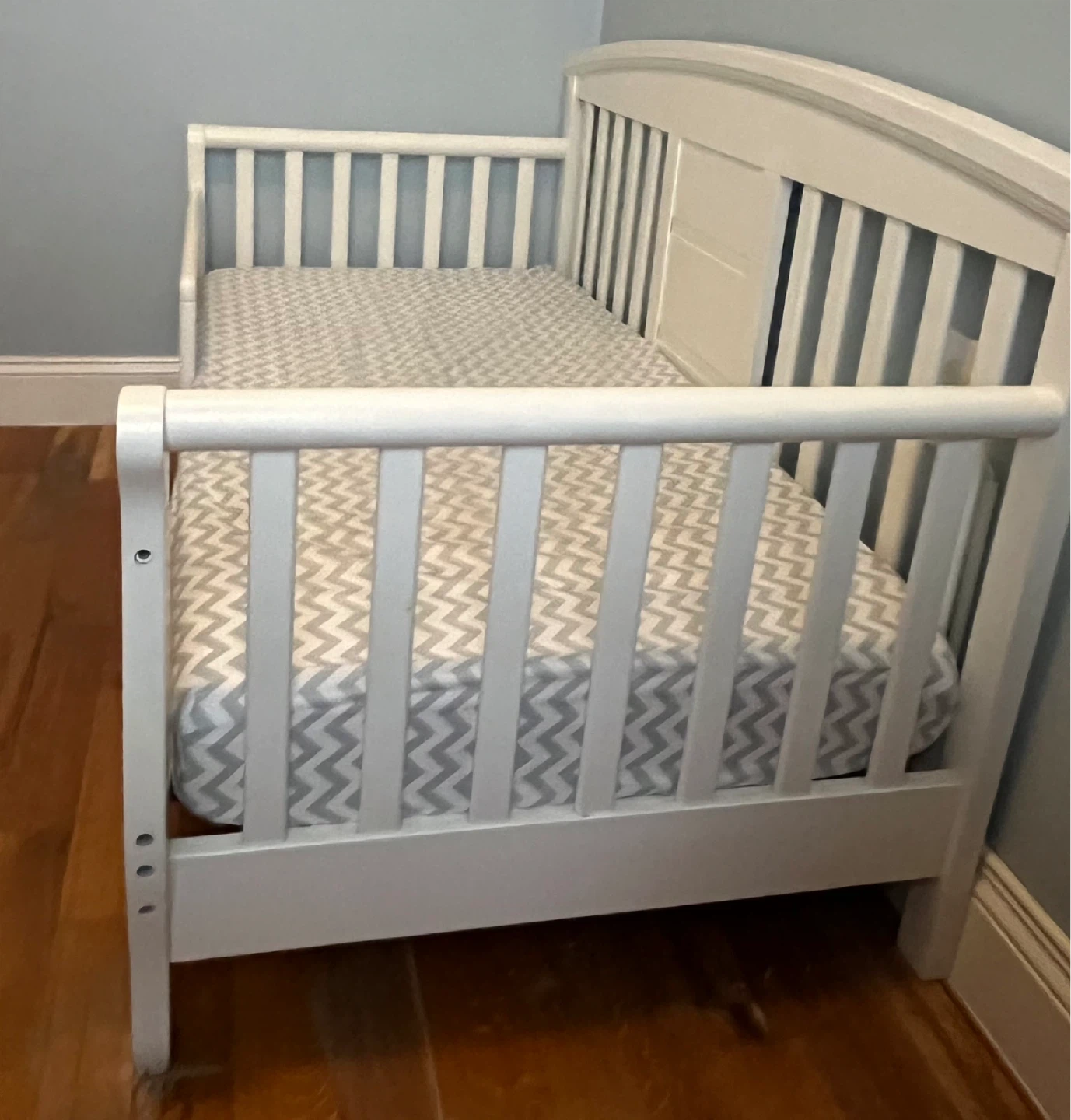 White Toddler Bed with Detachable Rail - photo 2