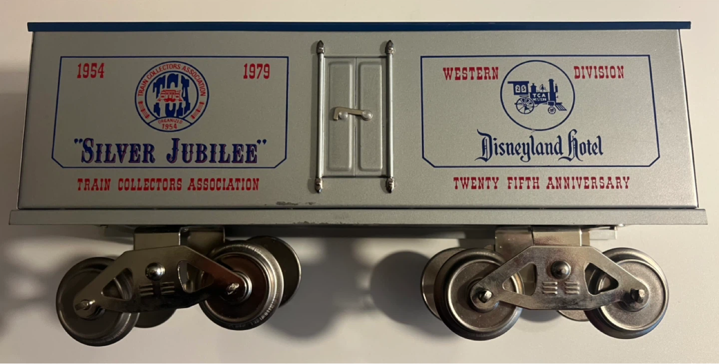 McCoy's Wide Gauge Trains "Silver Jubilee" Disneyland Hotel - photo 2