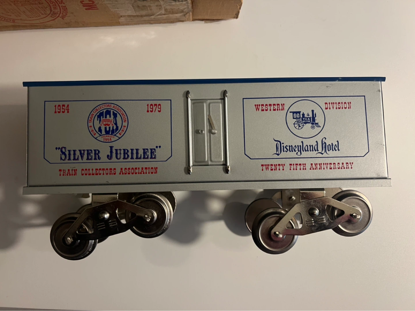 McCoy's Wide Gauge Trains "Silver Jubilee" Disneyland Hotel - photo 4