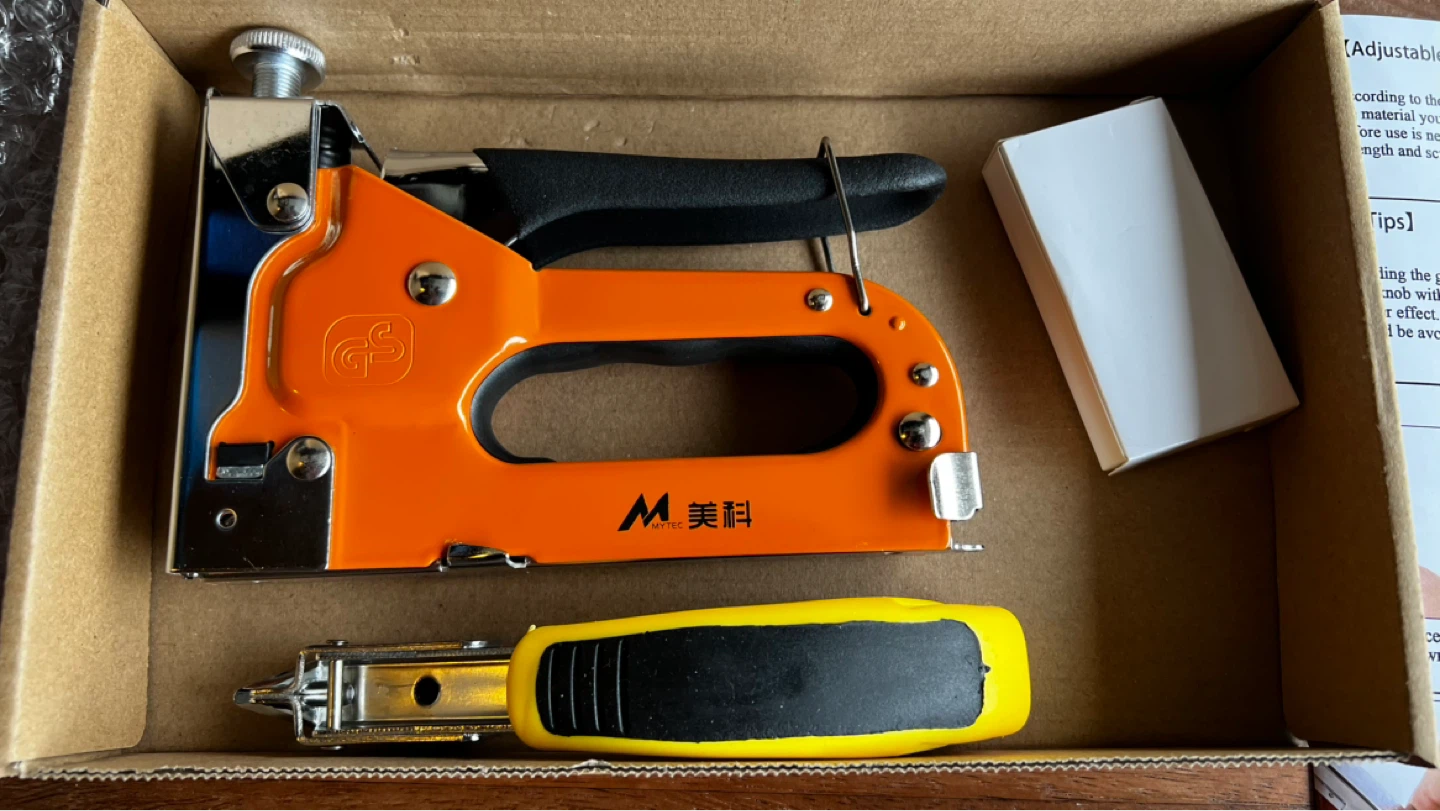 Staple Gun with Tacker - photo 2