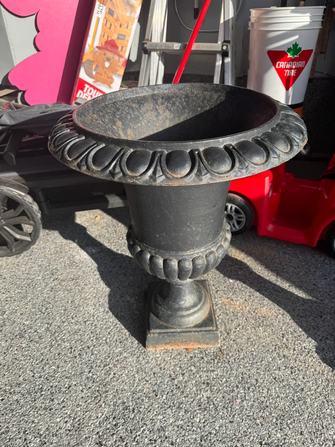 Set of 2 Black Cast Iron Urn Planters - photo 3
