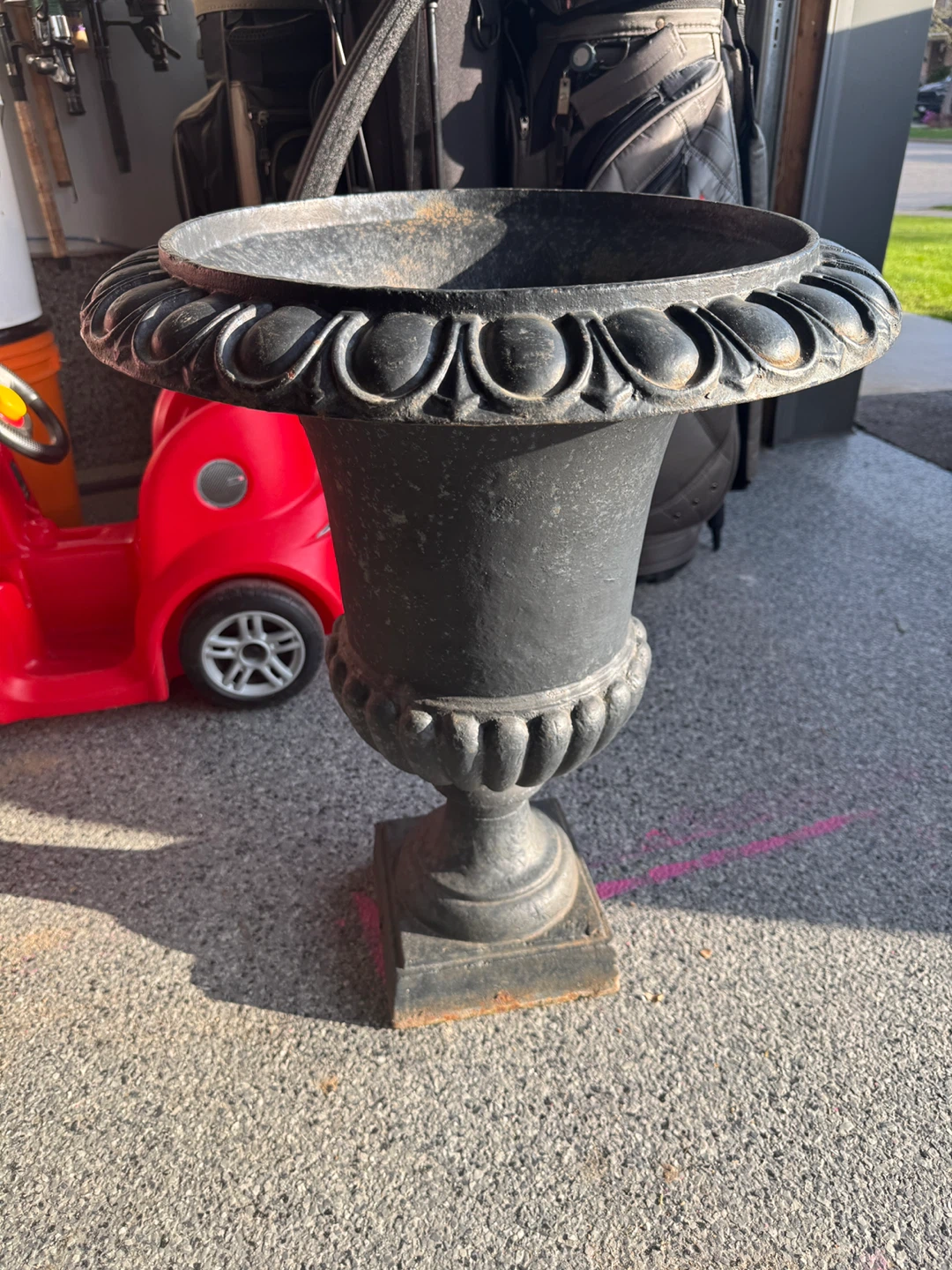 Set of 2 Black Cast Iron Urn Planters - photo 2