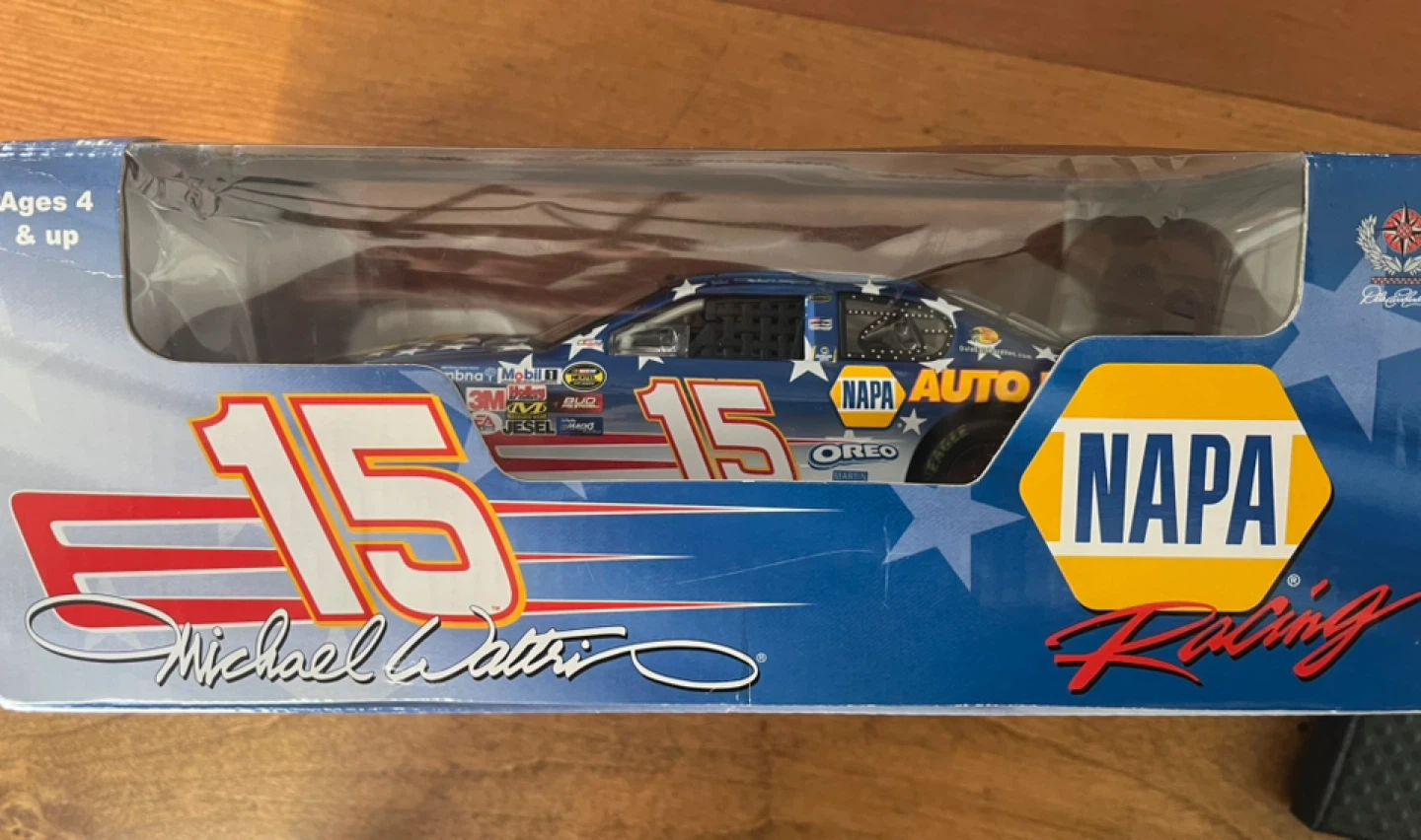 Michael Waltrip #15 NAPA Racing 1:24 Scale Stock Car - photo 2