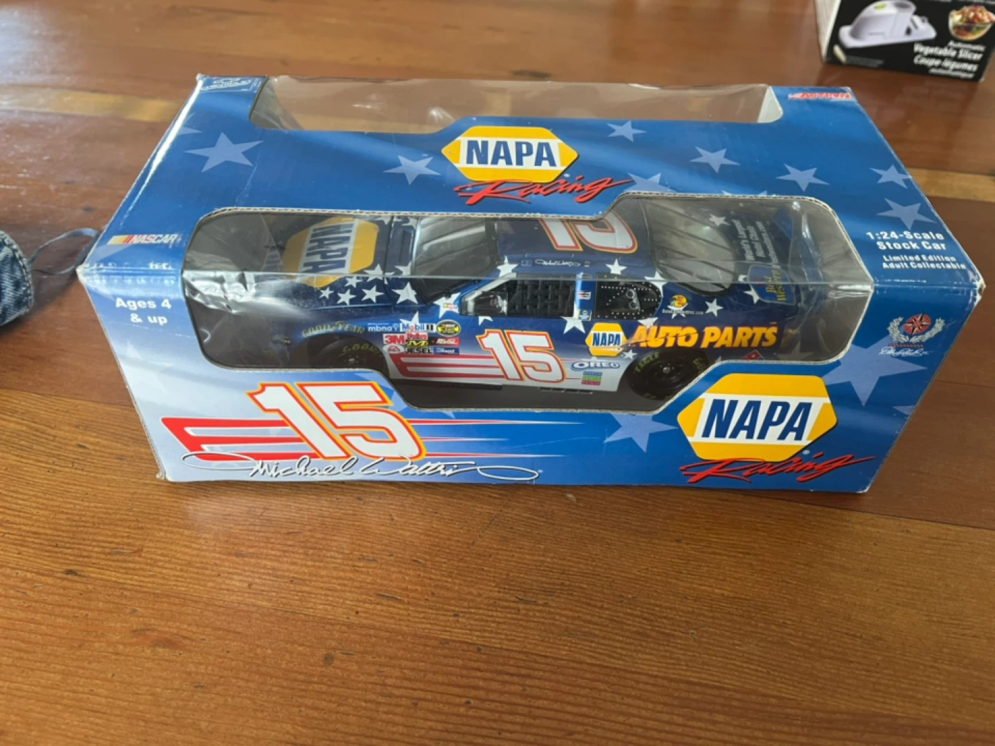 Michael Waltrip #15 NAPA Racing 1:24 Scale Stock Car