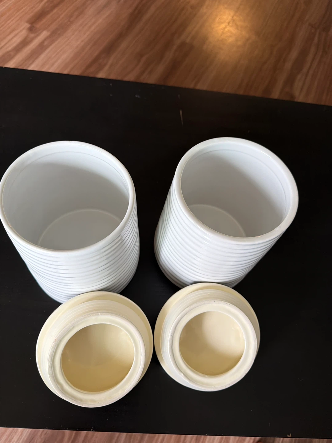 Set of 2 White Ceramic Canisters with Yellow Lids - photo 2