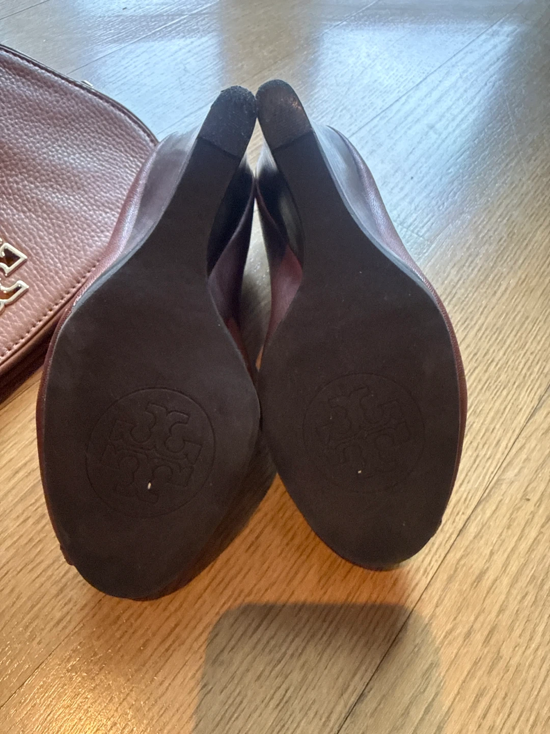 Tory Burch Wedge Heels and Crossbody Bag Set - photo 5