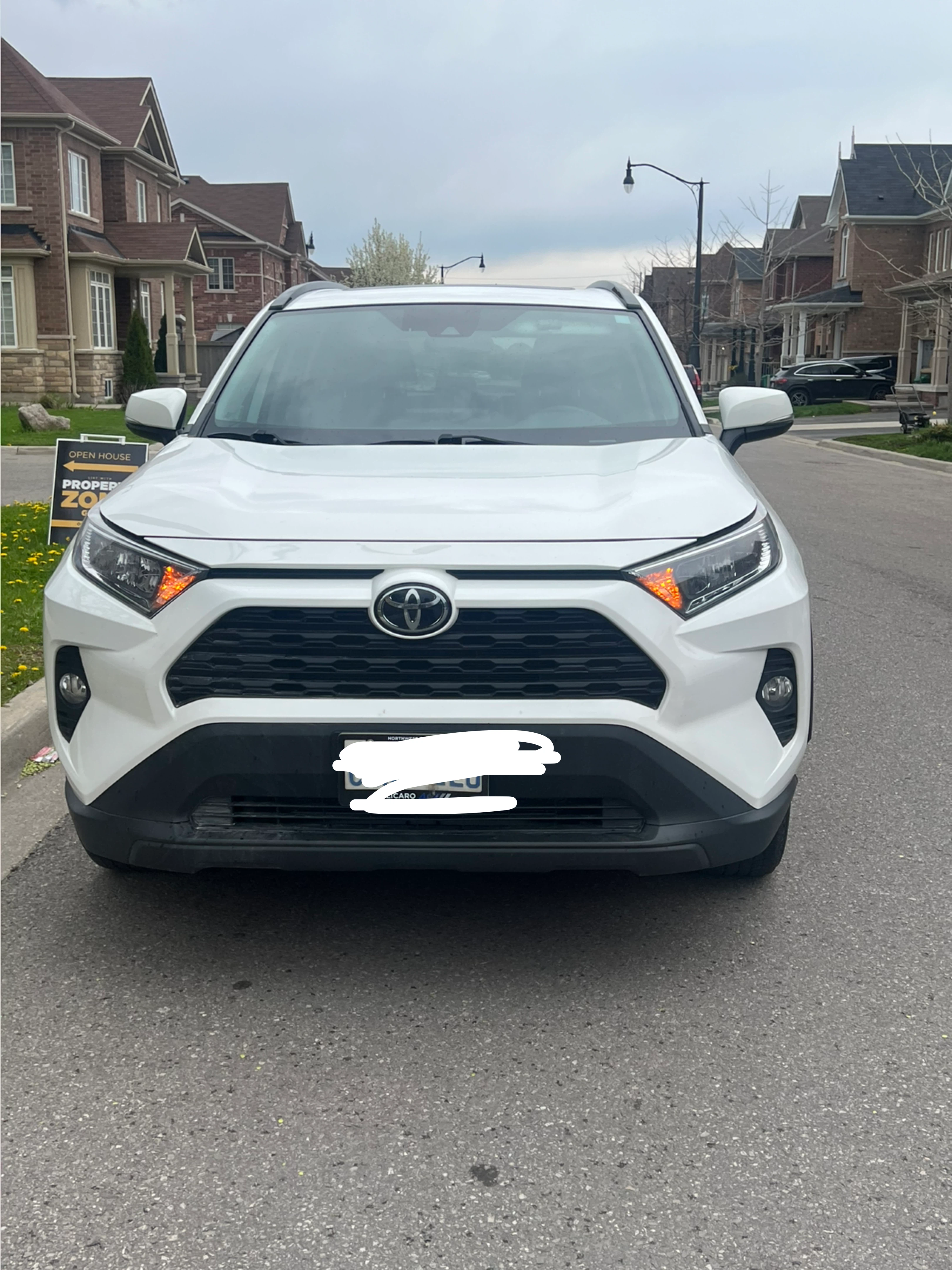 White Toyota RAV4 XLE AWD SUV - photo 2
