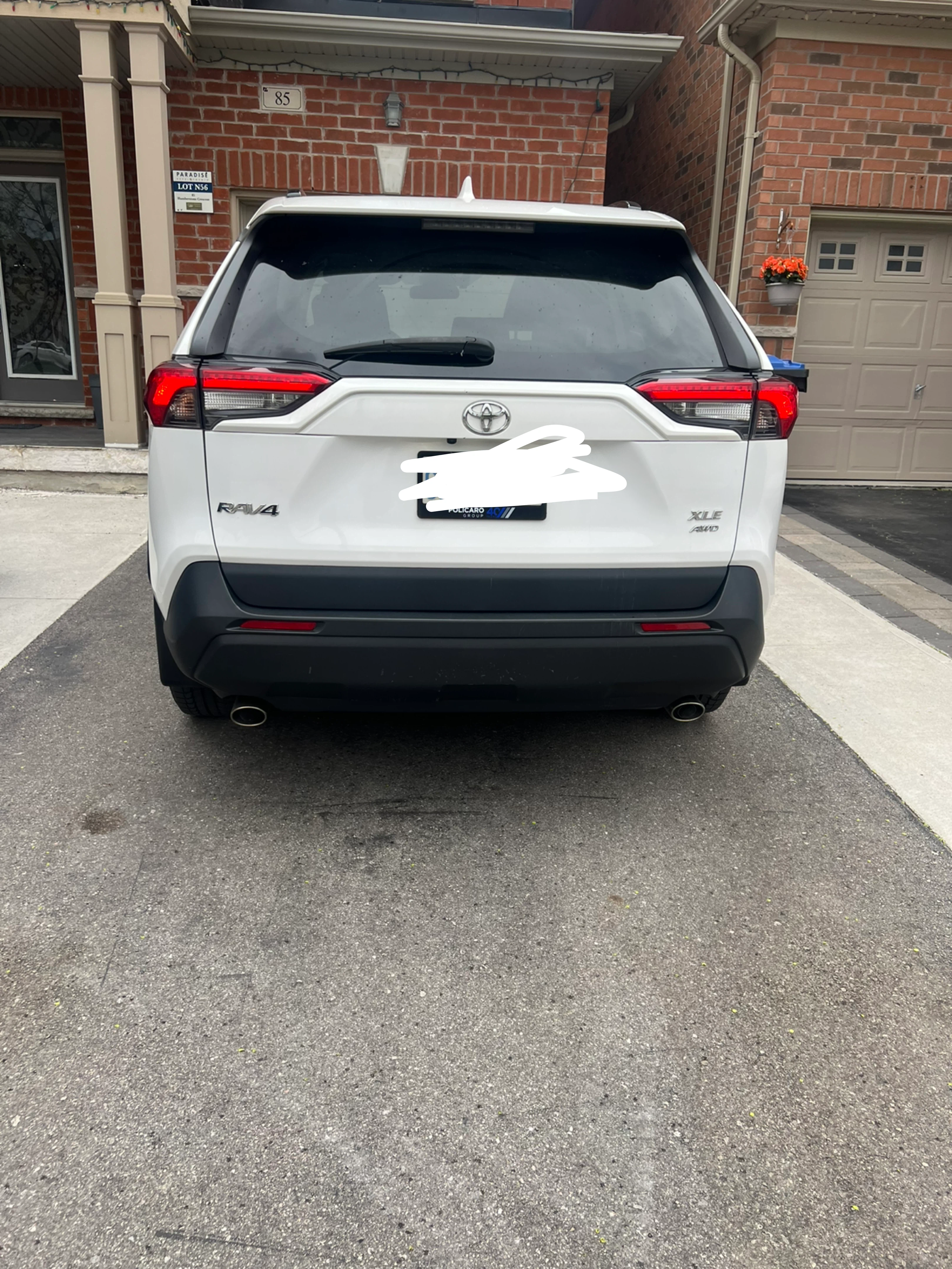 White Toyota RAV4 XLE AWD SUV - photo 4