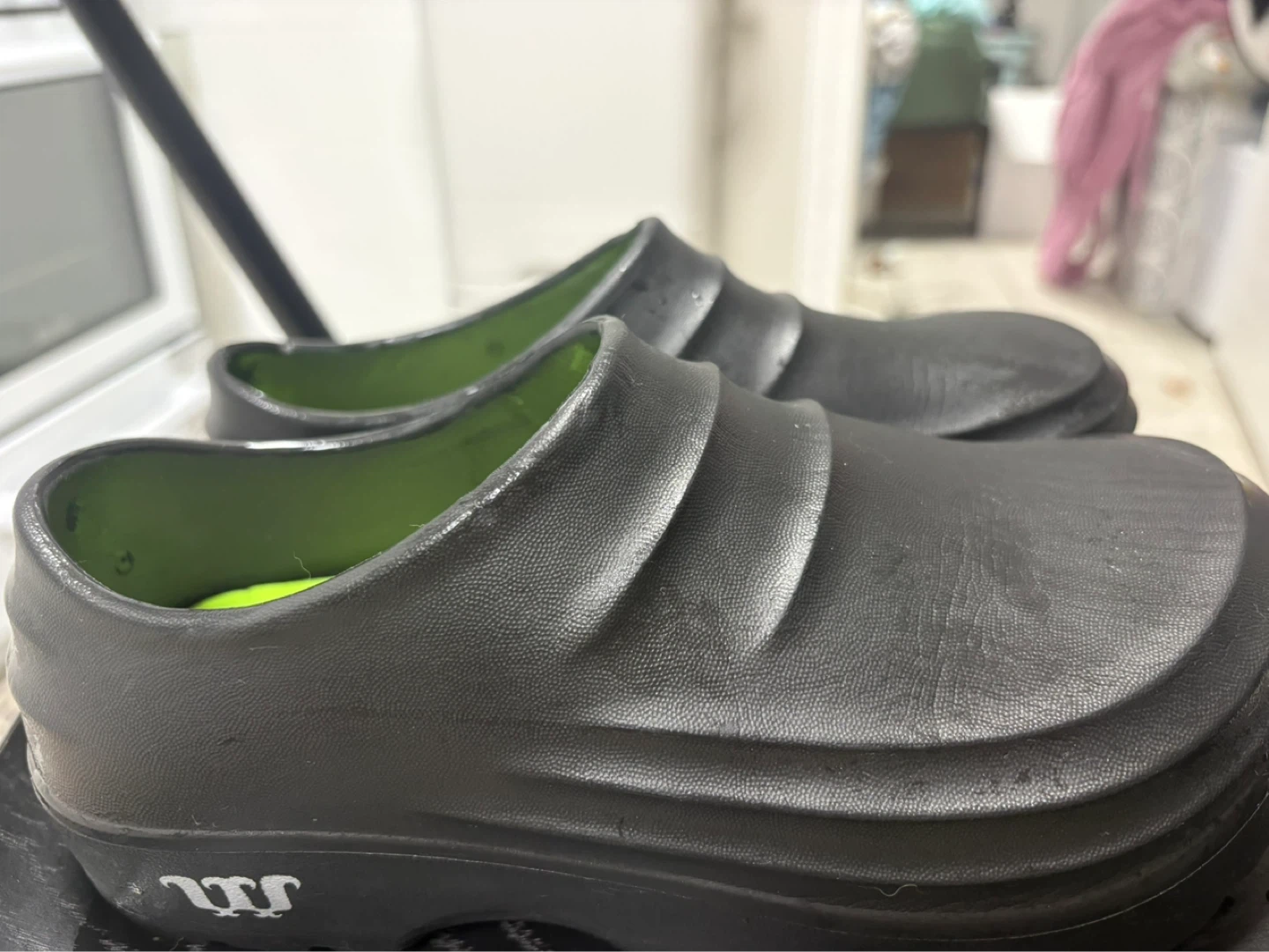 Black Slip-Resistant Clogs Size 37 euro (6.5 us) - photo 2