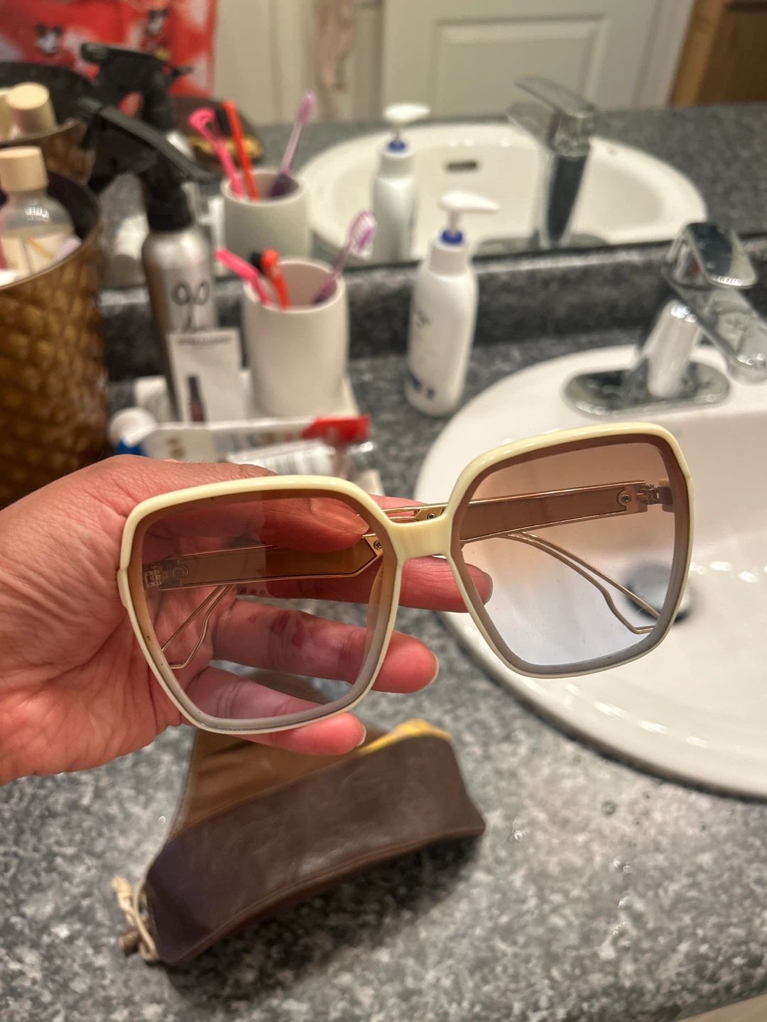 Fossil Sunglasses with Brown Leather Case - photo 5