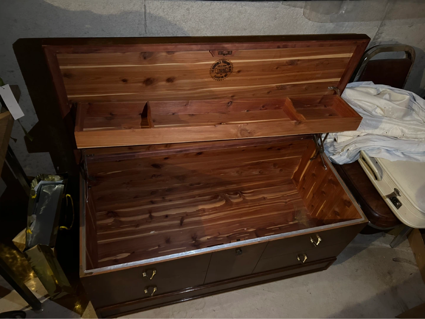 The Honderich Furniture Co. Ltd. Cedar Chest - photo 4