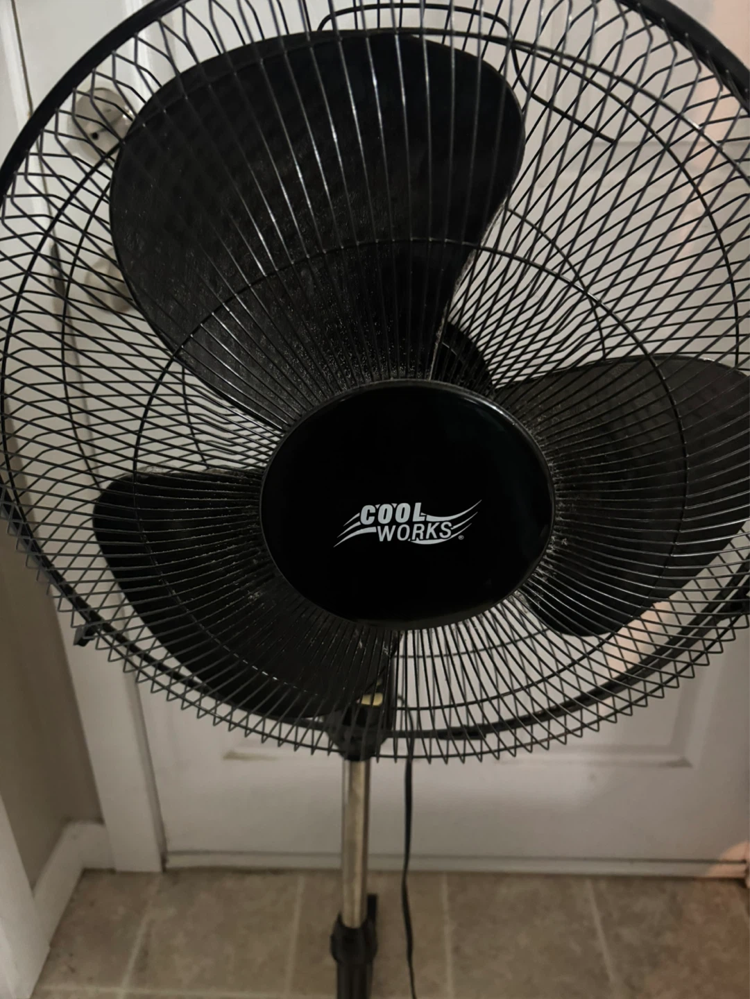 COOL WORKS Black Pedestal Fan - photo 2